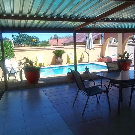 Joezebel Guesthouse Mogwase Exterior foto