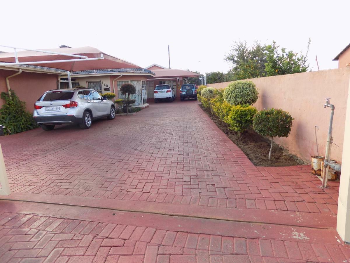 Joezebel Guesthouse Mogwase Exterior foto