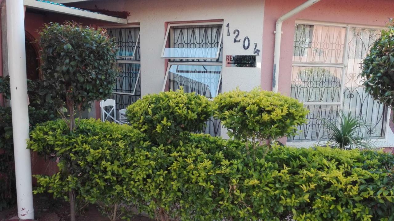 Joezebel Guesthouse Mogwase Exterior foto